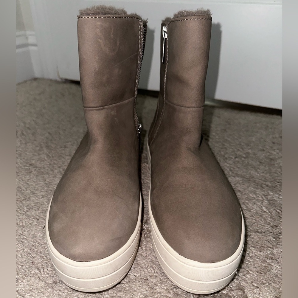 J Slides NYC Henley Waterproof Faux Fur Platform Bootie Boots - Picture 9 of 11